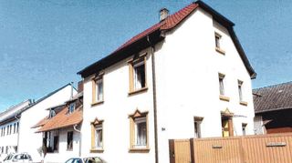 Leopoldstraße 14a: Bei dem Wohnhaus sind städtische Elemente erkennbar.