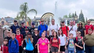 Die Teilnehmer des Camps der Jugendwehr genießen zum Jubiläum der Abteilung vier unterhaltsame und informative Tage beim Europapark in Rust.