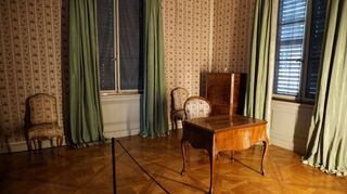 Das prächtige Versailler Tafelparkett im grünen Pavillon des Schlossgartens wurde im Vorjahr durch Starkregen beschädigt. Nach der fachmännischen Restauration kann es nun sogar in Teilen betreten werden.