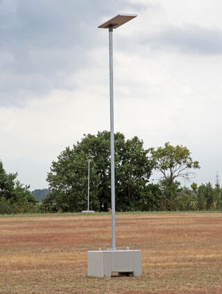 Die Beleuchtung auf dem Behelfsparkplatz hinter dem Pumpwerk ist bereits aufgebaut.