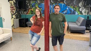 Sie kümmern sich um die Kinder, Teenies und Jugendlichen: Die stellvertretende Leiterin Eva Leibig (l.) und Hausleiter Sebastian Längerer sind Erziehungswissenschaftler sowie die Gesichter und Organisatoren des Juz.