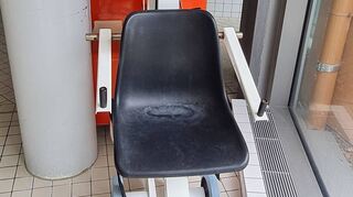 Der Pool-Lift ist mobil und kann für alle Becken eingesetzt werden.