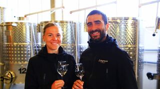 Wein aus Gotland? Andrea Guerra und Emma Serner haben sich dem Ökoweinbau verschrieben.