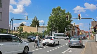 Keine Verkehrslenkung, keine Berücksichtigung von Fußgänger und Radverkehr: Die Kreuzung am Med-Center weist einen hohen Veränderungsbedarf auf. Mit der vorgestellten Planung könnten viele Defizite behoben werden.