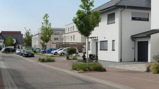 Das Neubaugebiet „Herten II“ hat sich binnen fünf Jahren bestmöglich entwickelt. Jetzt können am Sandblattweg und Am Feldrain (Bild) der Straßenaufbau vervoll-ständigt sowie aufgelaufene Schäden an der Infrastruktur behoben werden.