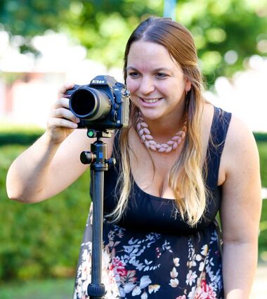 Fürs Foto sowohl vor als auch hinter der Kamera: Anja Rambacher hat bereits fleißig Videomaterial für den Themenmonat Müll gesammelt.