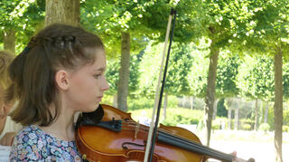 Halima Karic (11) begeistert mit der Violine.