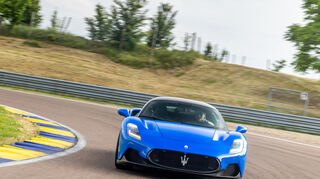 mid Modena - Geht elegant und sportlich in die Kurve: der Maserati MC20.