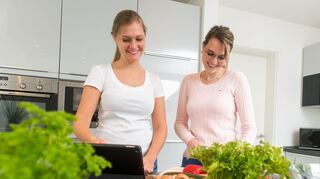 Intervallfasten ist beliebt. Denn zu bestimmten Zeiten dürfen Sie all das essen, worauf Sie Lust haben.