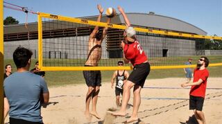 Der Beachvolleyballbereich des TV Brühl macht was her. Die Anlage mit den beiden Plätzen kann auch von Gruppen gemietet werden.