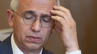 In der sogenannten Awo-Affäre muss sich SPD-Politiker Peter Feldmann wegen Verdachts der Vorteilsnahme vor Gericht verantworten.