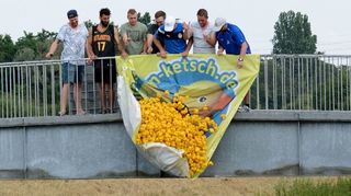 Für 1250 gelbe Entchen geht es bergab.
