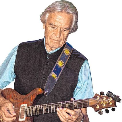 Gitarren-Legende John McLaughlin beim Auftritt in der Wollfabrik.