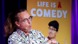 Christian Habekost blickt mit seinem neuen Comedy-Programm auf seinen 30 Jahre Bühnenerfahrung zurück, in denen Brühl eine wichtige Rolle spielt.