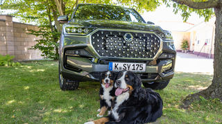mid Groß-Gerau - Im SsangYong Rexton, der ein maximales Ladevolumen von bis zu 1.977 Liter besitzt, lassen sich sogar größere Vierbeiner sicher transportieren.