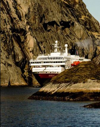 Spektakulär ist die Fahrt durch den Trollfjord.
