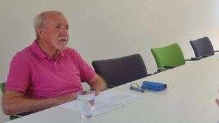 Arthur Bächle im Redaktionsgespräch mit Volontär Lukas Heylmann.