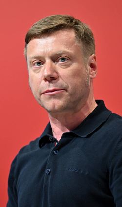 Linke-Chef Schirdewan: Weniger heizen oder kälter duschen sind kein Thema.