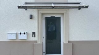 Unser Bild zeigt den Eingang zum Haus Goethestraße 9. Der Briefkasten der seit einem halben Jahr leerstehenden Wohnung ist zugeklebt.
