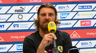 „Wir werden drei bis fünf Jahre brauchen“, sagt Löwen-Trainer Sebastian Hinze mit Blick auf die Rückkehr in die Bundesliga-Spitze.
