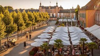 Der gutbesuchte Schlossplatz in Schwetzingen.