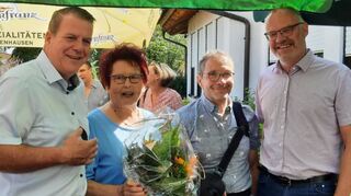 Freuen sich über die gelungene Erweiterung: OB Marcus Zeitler (v. l.), Wirtin Monika Böller, DJK-Vorsitzender Siegfried Kahl und Donald Pape-Rese (Stadt).