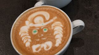 Profis verzieren ihre Kaffeespezialitäten auch noch.