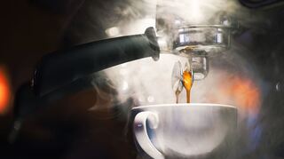 Für den perfekten Espresso kommt es auch auf die richtige Wassertemperatur an.