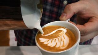 Wie die Profis: Wenn der Barista alles mit Milchschaum krönt.