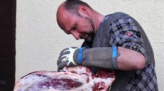Metzgermeister Jürgen Gieße liegt das Fleischerhandwerk im Blut.