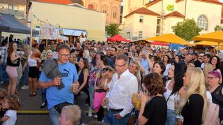 Stets gut besucht, zeitweilig aber auch überfüllt: Im Maidorf rund um die Zehntscheune geht es abends beim Hockenheimer Mai sehr eng zu, das hat dieses Jahr zu Problemen geführt.