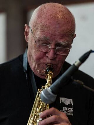 Aart Gisolf jazzt bei der Wein-Lounge am Minervatempel.