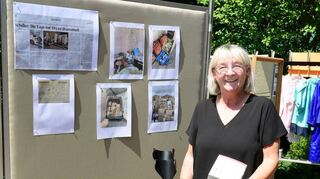 Claudia Schiller vor dem Stand der Ukraine-Hilfe. Für ihre Hilfstransporte bekommt sie von der Kolpingsfamilie reichlich Unterstützung.