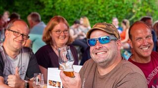 Genuss steht natürlich im Mittelpunkt, der Spaß kommt bei der Hybrid-Bierprobe aber ebenfalls nicht zu kurz.