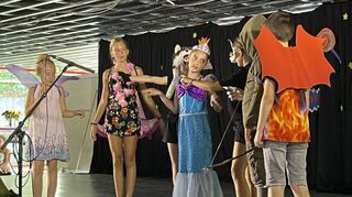 Wie aus Feinden Freunde werden können? Im Traum der Grundschüler regelt die Zauberfee dieses Problem.