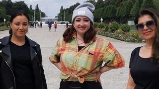 Alina Bajrami (l.) und Corinna Kamann waren die Besten des Abschlussjahrgangs im Bereich Körperpflege.