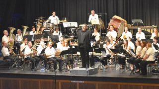 Dirigent Patrick Wewel und das Orchester des Musikvereins 1929 können sich endlich wieder präsentieren – hier beim Frühjahrskonzert in der Rheinhalle.