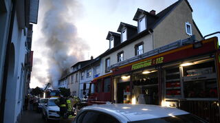 Der Rauch war schon von Weitem sichtbar: Ein Feuer ist in einem Einfamilienhaus in Hockenheim ausgebrochen.