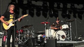 Klasse Support: Alex Auer (l.) & The Detroit Blackbirds finden mit ihrer Musik die richtige Ansprache vor dem Star des Abends.