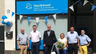 Wolfgang Reineke (v. l.), Michael Astor, Donald Pape-Rese, Gabriele Feth-Biedermann, Oberbürgermeister Marcus Zeitler und Friedrich Feth bei der Eröffnung.