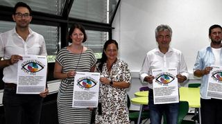 Bei der diesjährigen Interkulturellen Woche wirken viele Akteure mit zahlreichen Programmpunkten mit: Stefan Radtke (v. l.) von der Agentur für Arbeit, Kathrin Hahn und Scarlett Kuppinger (Erhart-Schott-Schule), Schulleiter Thomas Edinger, Integrationsbeauftragter Markus Liu-Wallenwein, ACK-Vorsitzende Margit Rothe, Melanie Schwabenland (Jobcenter Rhein-Neckar), VHS-Leiterin Gundula Sprenger und Imam Naweel Shad (Ahmadiyya Muslim Jamaat).