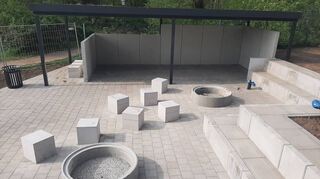 Der Reilinger Jugendplatz ist frisch errichtet und wird gut angenommen. Für den Herbst ist eine Graffiti-Aktion geplant, die den Platz sicherlich optisch aufwerten wird.