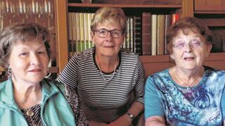 Waltraud Erb, geborene Jahn (v. l.), Elisabeth Weber, geborene Ruhnau und Ursula Tellermann, geborene Hopp kamen gleichzeitig in Oftersheim an.