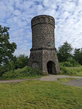 Der Dronketurm, ein freistehender Aussichtsturm in Daun bei Schalkenmehren.