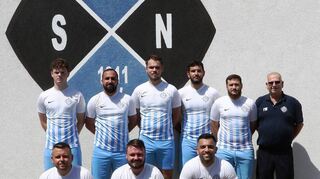 Neues Spiel, neues Glück heißt es beim SCO II: Luca Böttcher (hinten v. l.), Rohat Kaplan, Julian Kunz, Blegin Berisha, Mario Röhheuser, Trainer Thomas Weisgerber (vorne v. l.), Rouven Ratzek, Olaf George und Nevzat Erdogan.