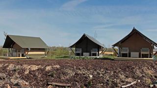 Auch für die Gäste des Inselcampings – auf dem Bild von 2021 sieht man die Camping-Zelt-Lodges ist es nun schwerer, ihr Ziel zu erreichen.