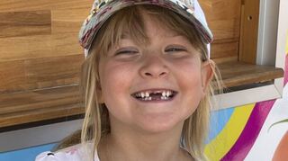 Zwei wirklich ‘Süße’ auf einem Bild: Mathilda (6) mit ihrer frischen Bubble-Waffel.