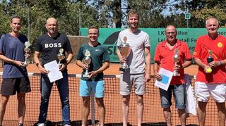Die Sieger bei den Lußheim Open: Thomas Christmann (v. l.), Thomas Bartl, Valentin Rothbauer, Daniel Frank, Michael Hocker und Peter Mußler. Auf dem Foto fehlen Sandra Klotter und Willi Reichardt.