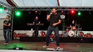 Patrick Weiser (v. l.), Martin Weissmann, Kevin Solert, Julian Wittig und Adrian Laule legen beim Backfischfest einen furiosen Auftritt hin.