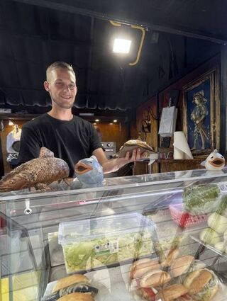 Bei Marcel Kolde gibt es verschiedene Sorten an Fischbrötchen.